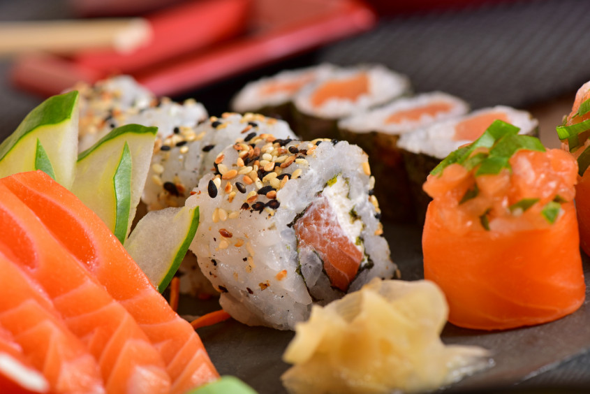 Os cuidados no manuseio de alimentos em restaurante japonês